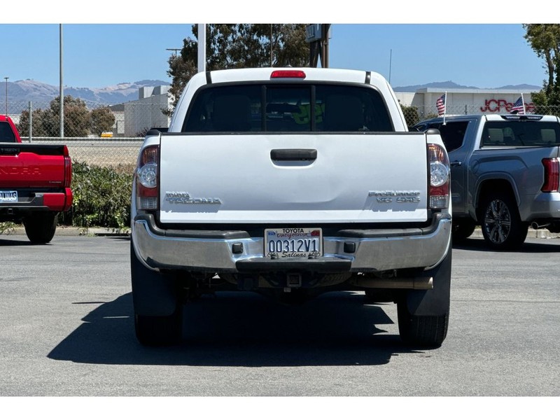 Toyota Tacoma Vehicle Full-screen Gallery Image 05