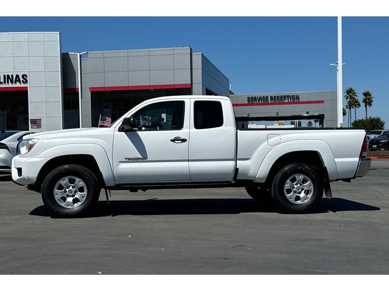 Toyota Tacoma Vehicle Full-screen Gallery Image 07