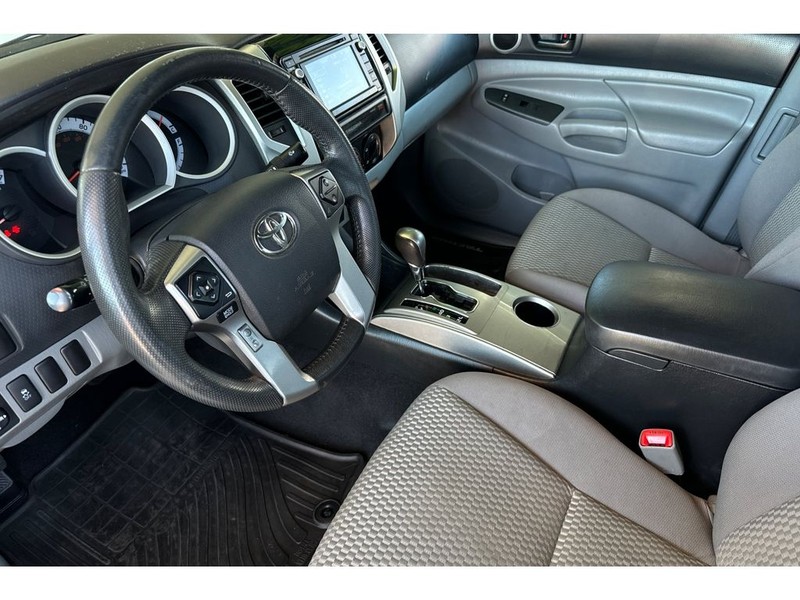 Toyota Tacoma Vehicle Full-screen Gallery Image 10