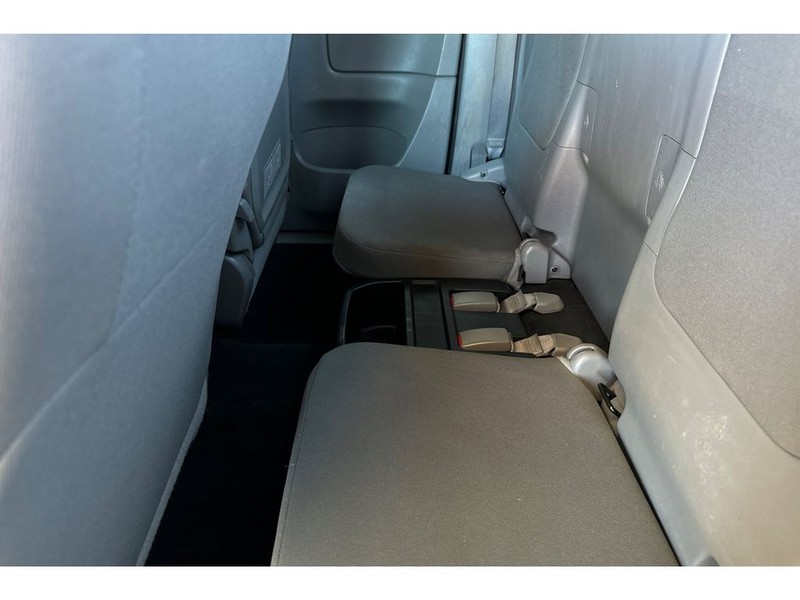 Toyota Tacoma Vehicle Full-screen Gallery Image 13