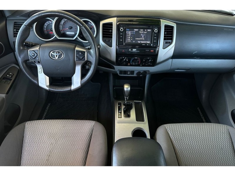 Toyota Tacoma Vehicle Full-screen Gallery Image 14