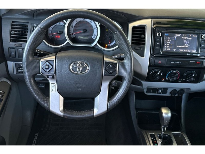 Toyota Tacoma Vehicle Full-screen Gallery Image 15