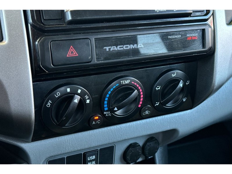 Toyota Tacoma Vehicle Full-screen Gallery Image 20
