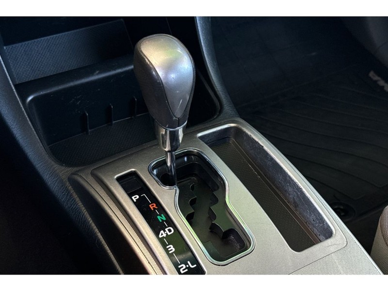 Toyota Tacoma Vehicle Full-screen Gallery Image 21