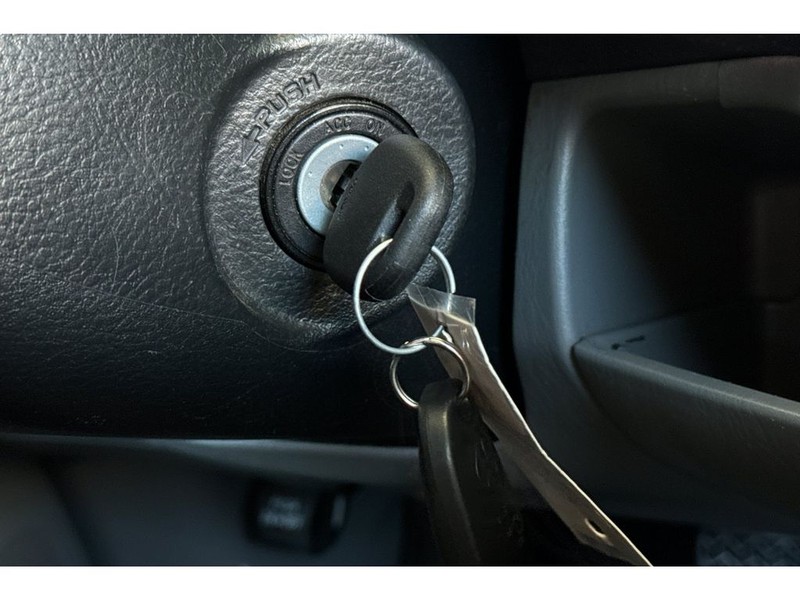 Toyota Tacoma Vehicle Full-screen Gallery Image 22
