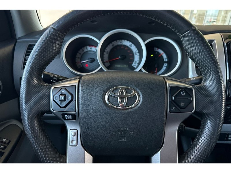 Toyota Tacoma Vehicle Full-screen Gallery Image 23