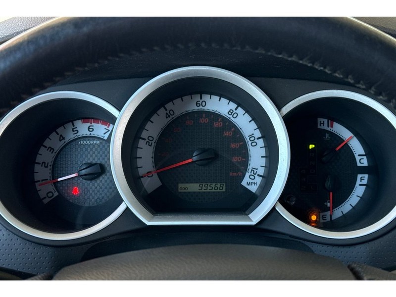 Toyota Tacoma Vehicle Full-screen Gallery Image 26