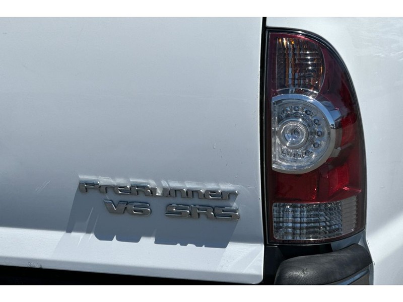 Toyota Tacoma Vehicle Full-screen Gallery Image 30