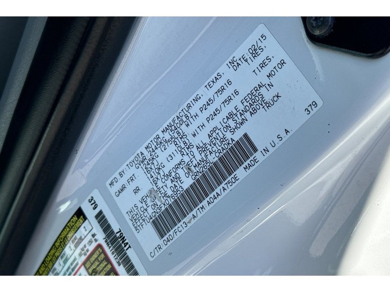 Toyota Tacoma Vehicle Full-screen Gallery Image 31