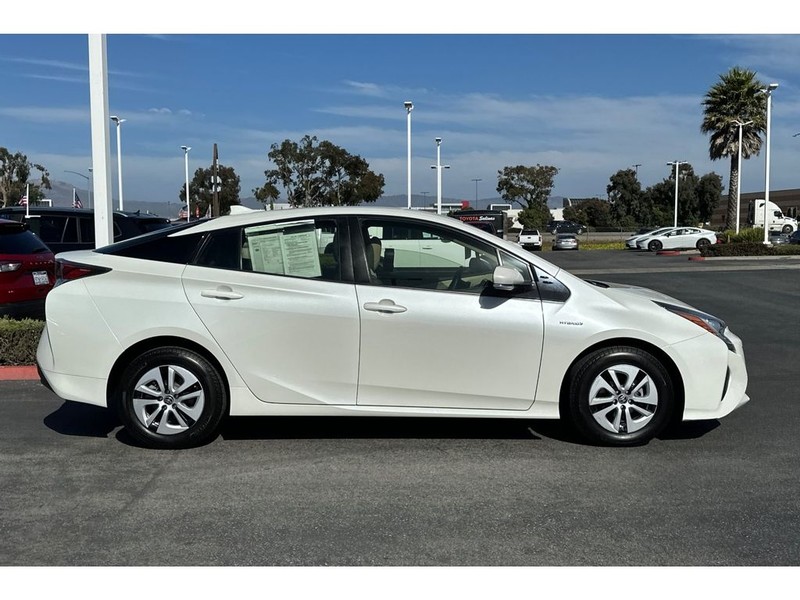 Toyota Prius Vehicle Full-screen Gallery Image 03