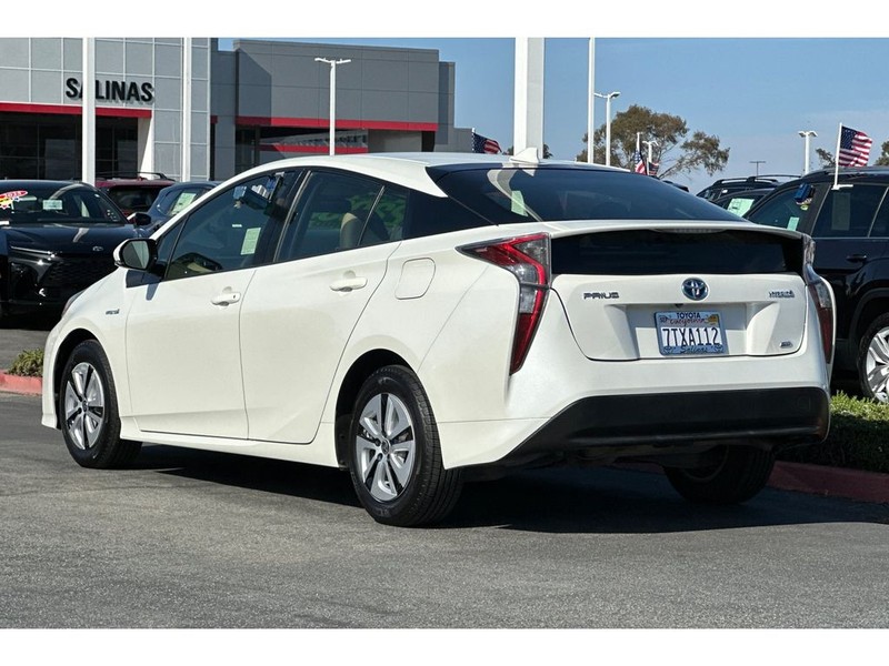 Toyota Prius Vehicle Full-screen Gallery Image 06