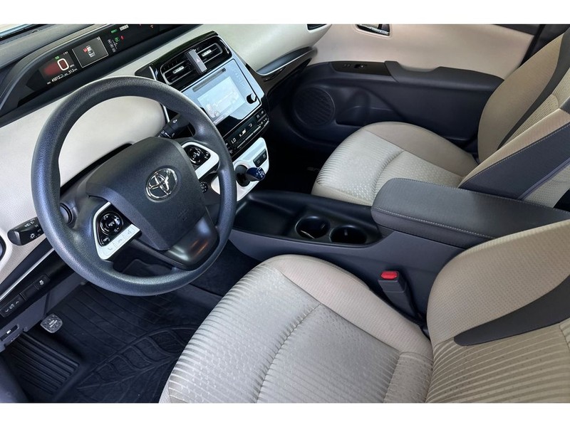 Toyota Prius Vehicle Full-screen Gallery Image 10