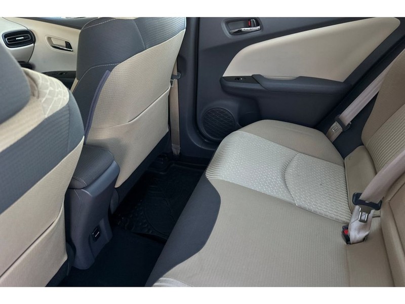 Toyota Prius Vehicle Full-screen Gallery Image 13