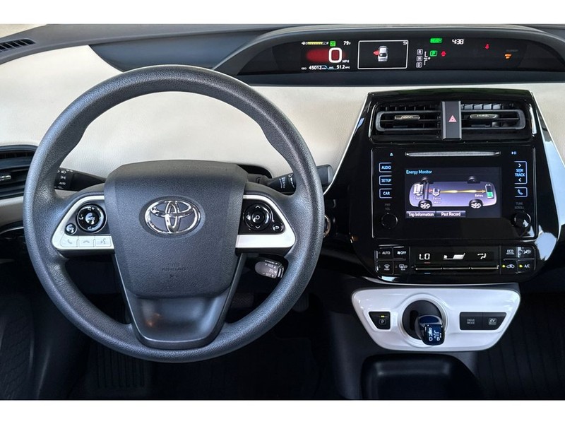 Toyota Prius Vehicle Full-screen Gallery Image 15