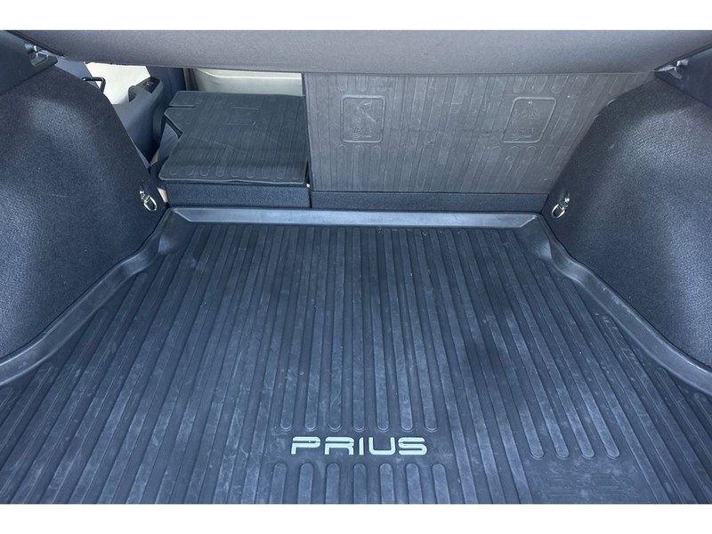 Toyota Prius Vehicle Full-screen Gallery Image 16