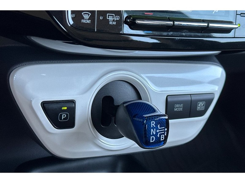 Toyota Prius Vehicle Full-screen Gallery Image 23