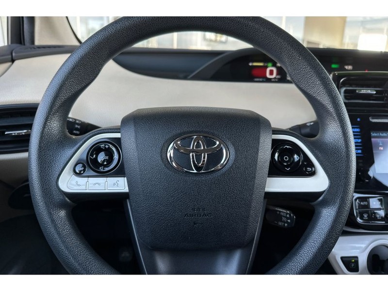 Toyota Prius Vehicle Full-screen Gallery Image 25