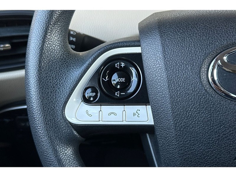 Toyota Prius Vehicle Full-screen Gallery Image 26