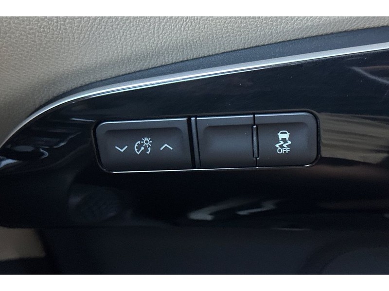 Toyota Prius Vehicle Full-screen Gallery Image 30