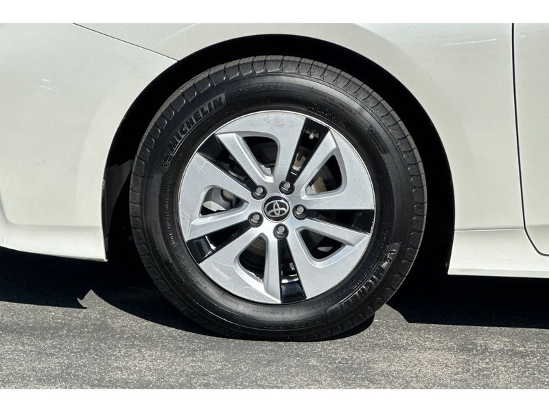 Toyota Prius Vehicle Full-screen Gallery Image 31
