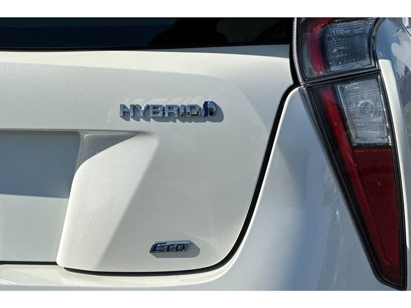 Toyota Prius Vehicle Full-screen Gallery Image 32
