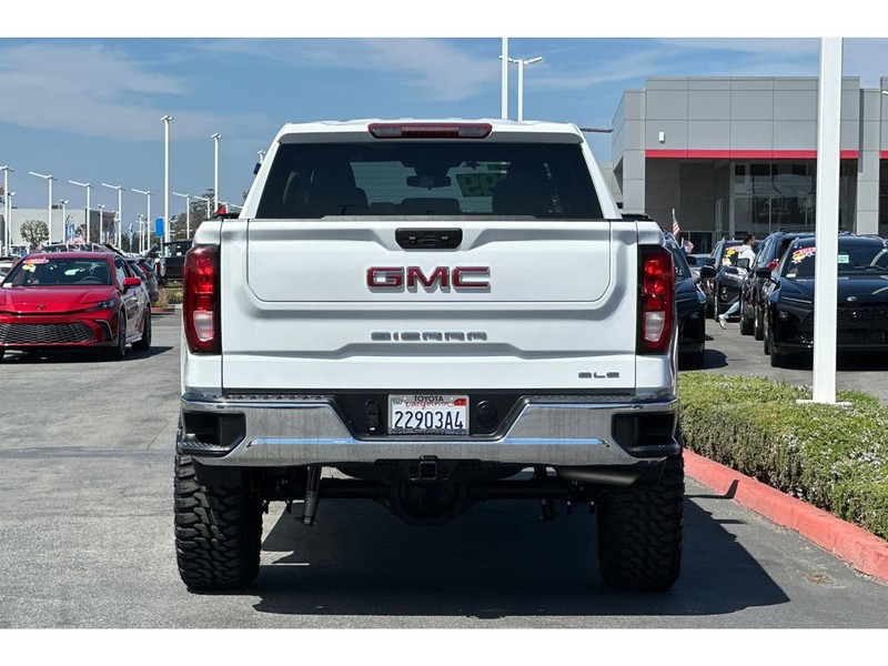 GMC Sierra Vehicle Full-screen Gallery Image 05