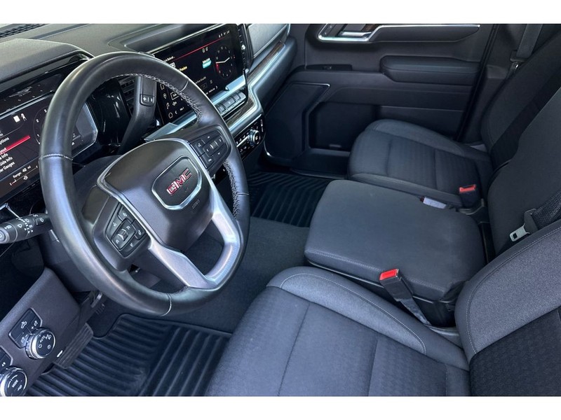 GMC Sierra Vehicle Full-screen Gallery Image 10