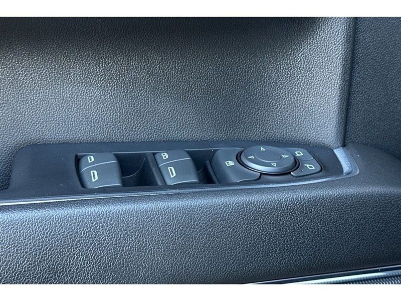 GMC Sierra Vehicle Full-screen Gallery Image 12