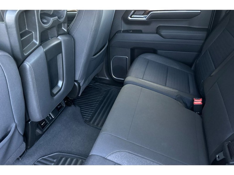 GMC Sierra Vehicle Full-screen Gallery Image 13