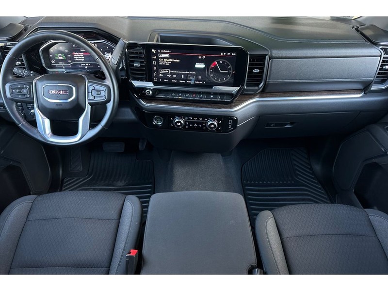 GMC Sierra Vehicle Full-screen Gallery Image 15