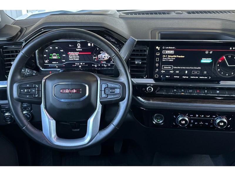 GMC Sierra Vehicle Full-screen Gallery Image 16