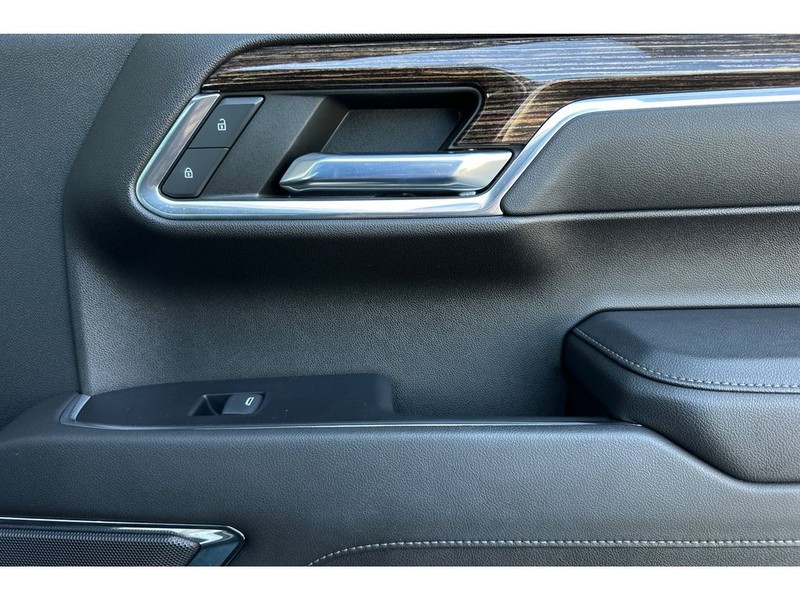 GMC Sierra Vehicle Full-screen Gallery Image 19