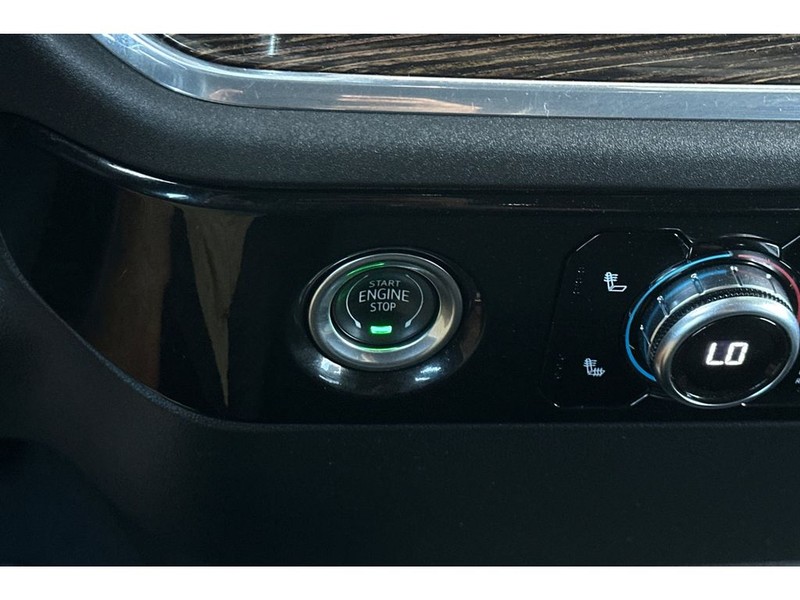 GMC Sierra Vehicle Full-screen Gallery Image 24
