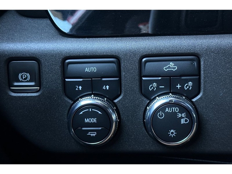 GMC Sierra Vehicle Full-screen Gallery Image 30