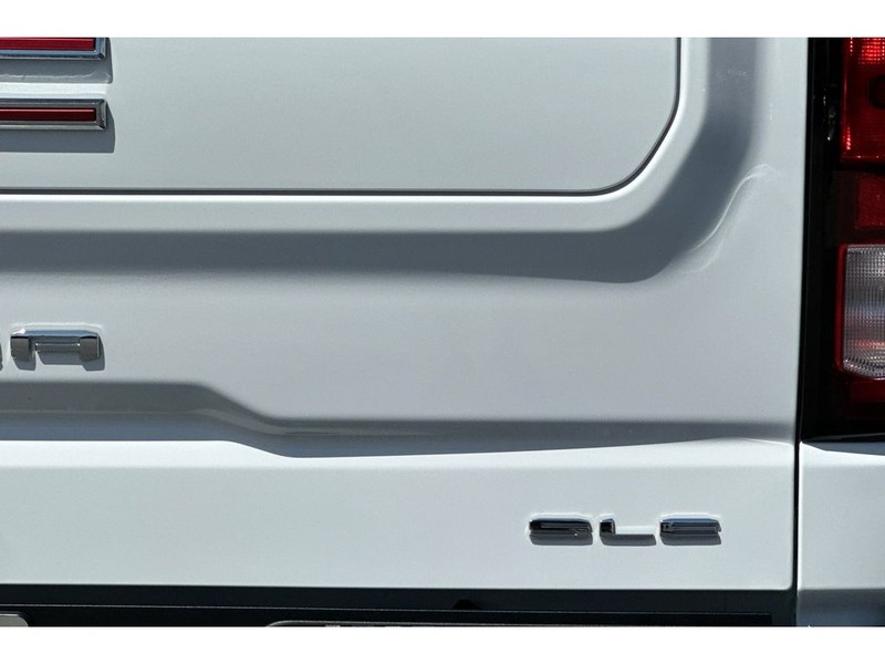 GMC Sierra Vehicle Full-screen Gallery Image 32