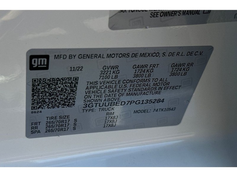 GMC Sierra Vehicle Full-screen Gallery Image 33