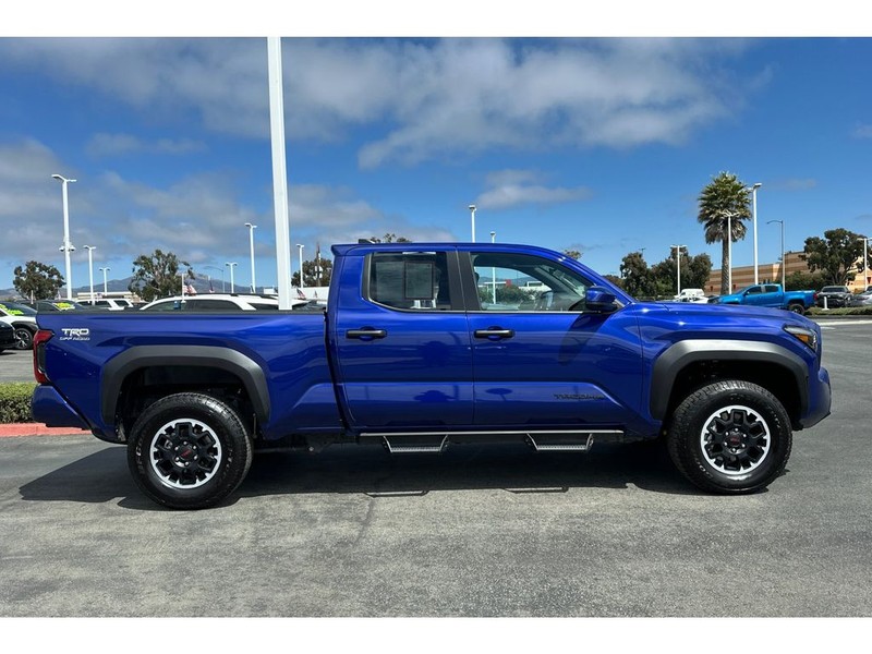 Toyota Tacoma Vehicle Full-screen Gallery Image 03