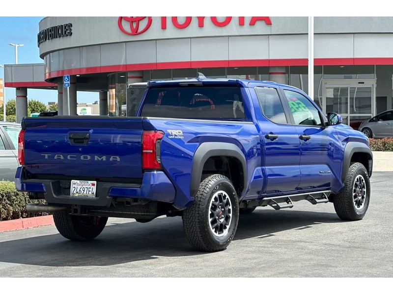 Toyota Tacoma Vehicle Full-screen Gallery Image 04