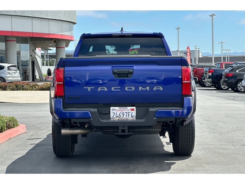 Toyota Tacoma Vehicle Full-screen Gallery Image 05