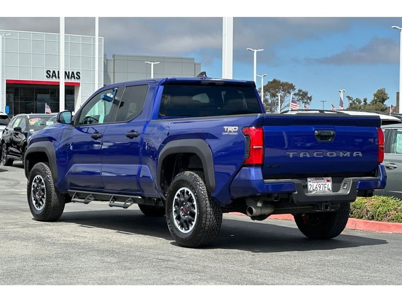 Toyota Tacoma Vehicle Full-screen Gallery Image 06