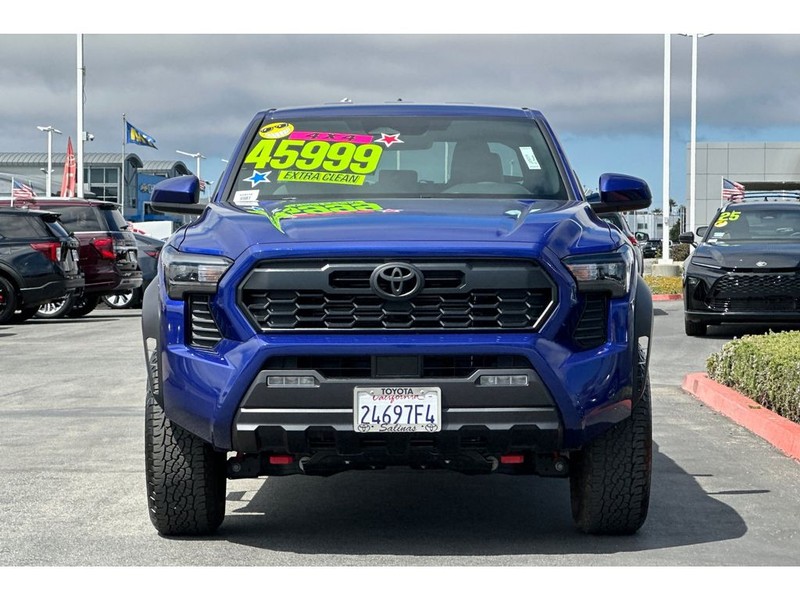 Toyota Tacoma Vehicle Full-screen Gallery Image 09