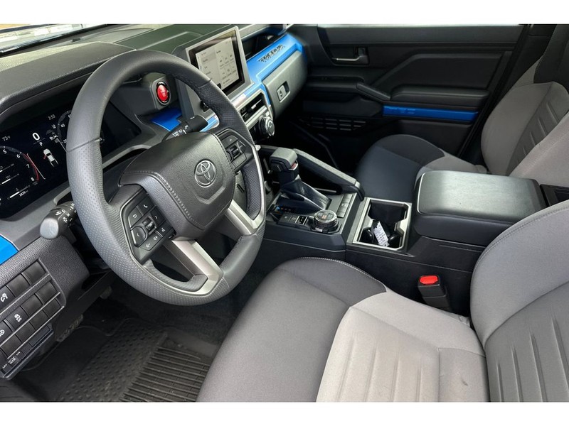 Toyota Tacoma Vehicle Full-screen Gallery Image 10