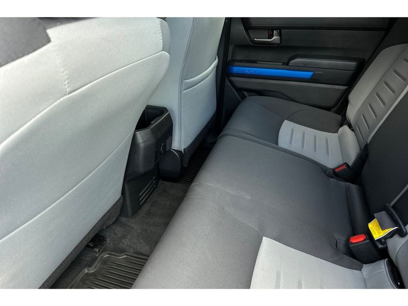 Toyota Tacoma Vehicle Full-screen Gallery Image 13