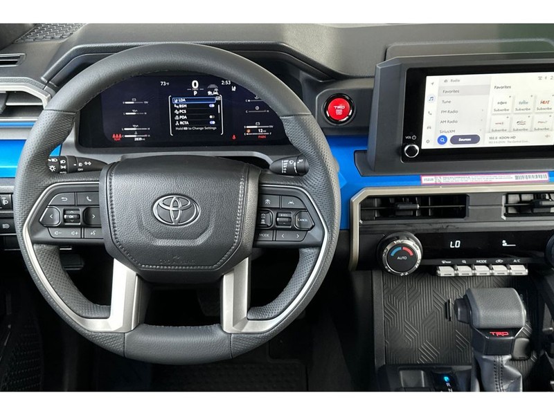 Toyota Tacoma Vehicle Full-screen Gallery Image 15
