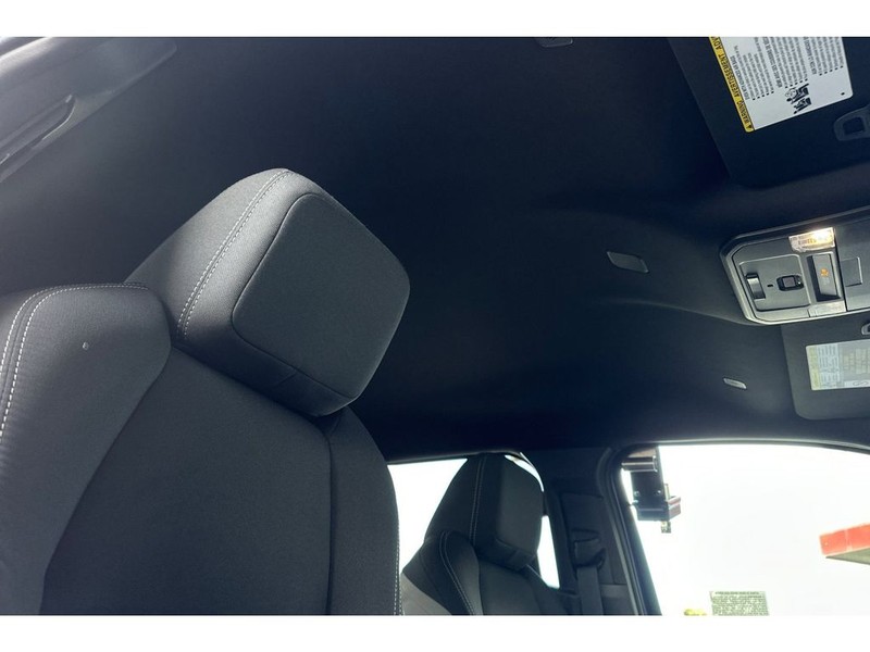 Toyota Tacoma Vehicle Full-screen Gallery Image 17