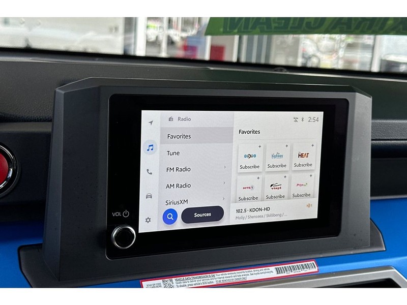 Toyota Tacoma Vehicle Full-screen Gallery Image 19