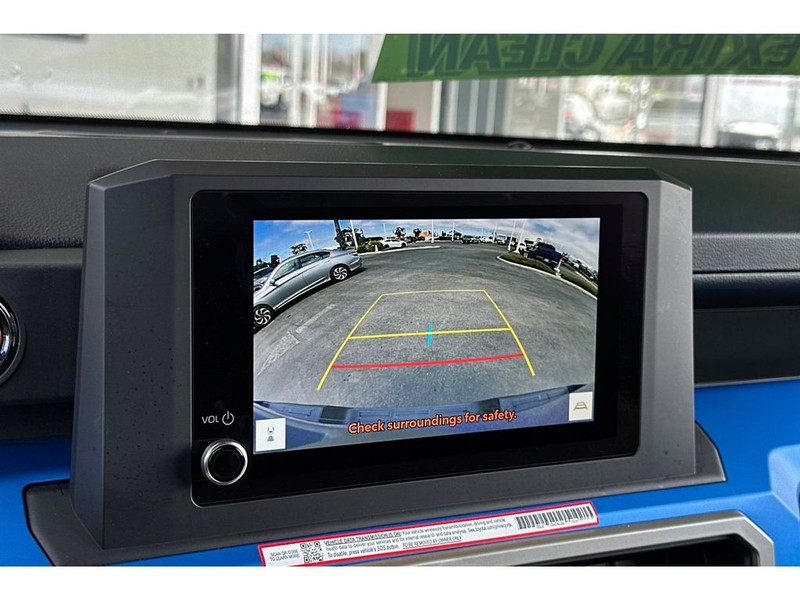 Toyota Tacoma Vehicle Full-screen Gallery Image 20
