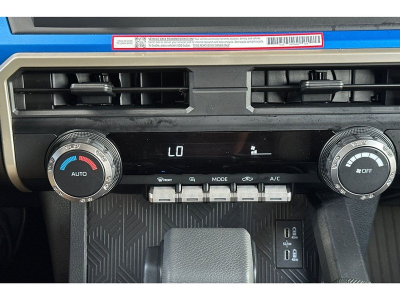 Toyota Tacoma Vehicle Full-screen Gallery Image 21