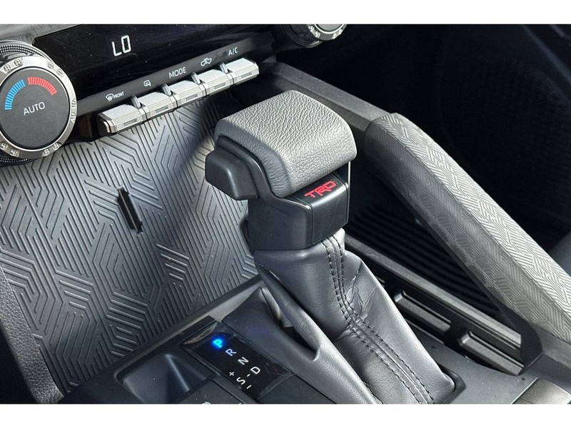 Toyota Tacoma Vehicle Full-screen Gallery Image 22
