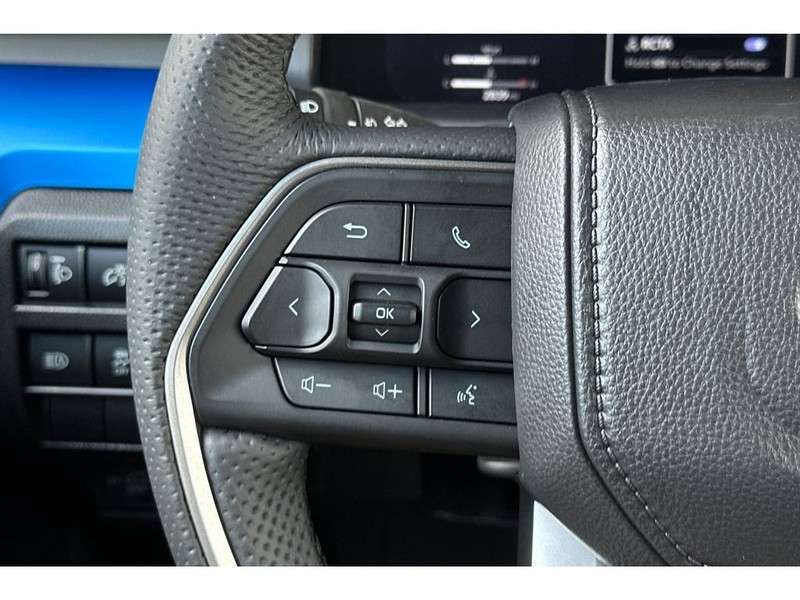 Toyota Tacoma Vehicle Full-screen Gallery Image 25